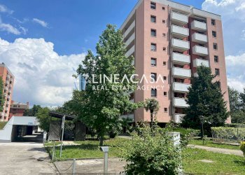 Four-room apartment via Duccio di Buoninsegna 5/A, Assago - photo 1