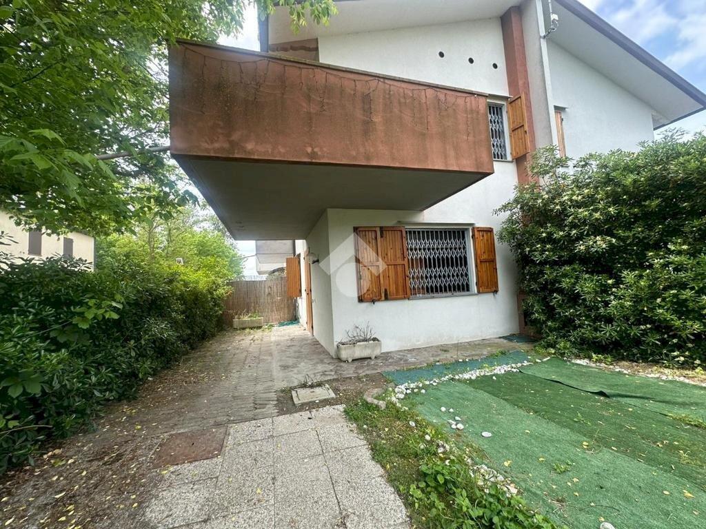 Three-room apartment Viale Pablo Picasso, Ravenna (neighborhood Lido Adriano) - photo 2