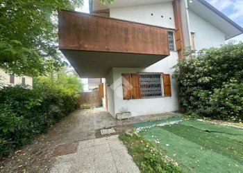 Three-room apartment Viale Pablo Picasso, Ravenna (neighborhood Lido Adriano) - photo 2