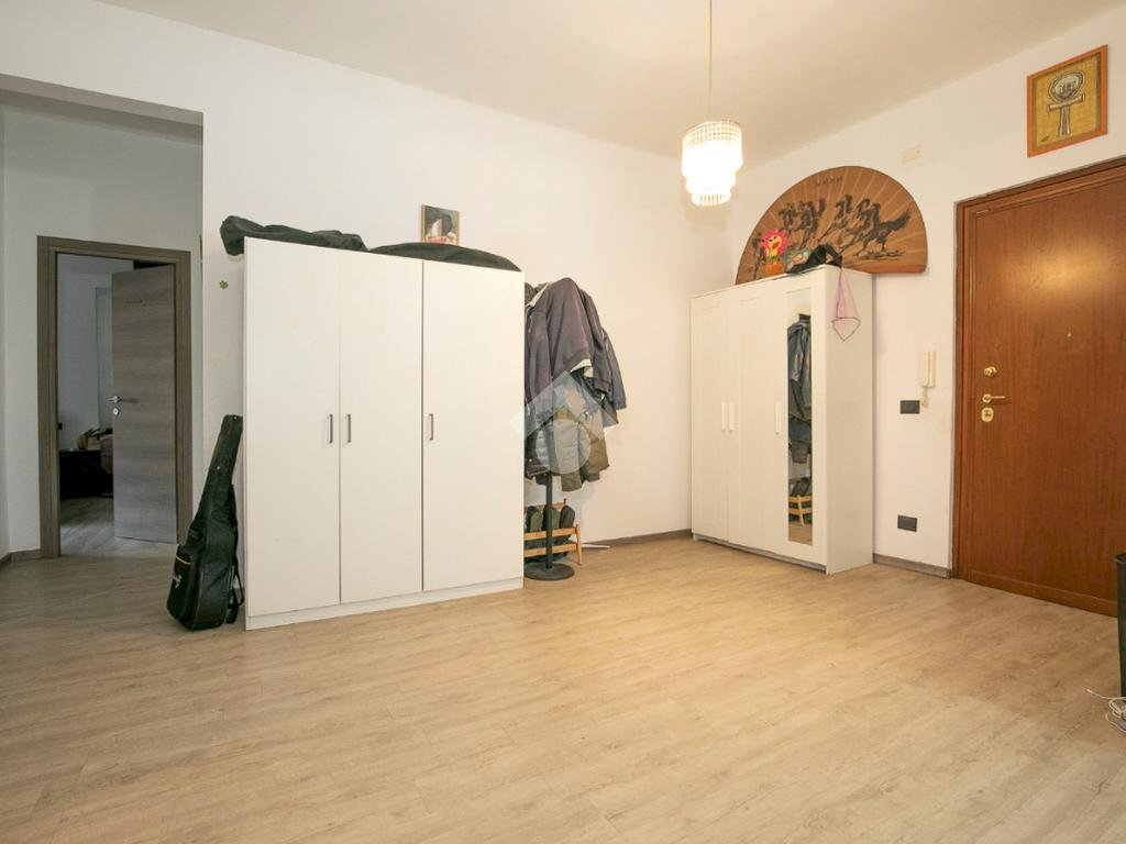 Four-room apartment Via Tortona, Genova (neighborhood Marassi) - photo 2