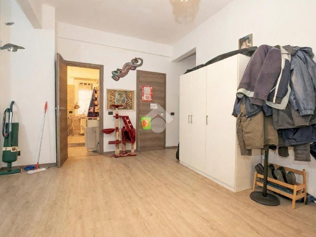 Four-room apartment Via Tortona, Genova (neighborhood Marassi) - photo 3