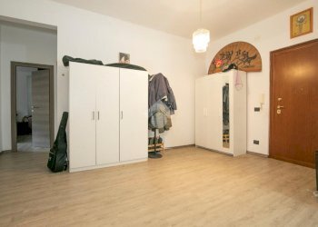 Four-room apartment Via Tortona, Genova (neighborhood Marassi) - photo 2