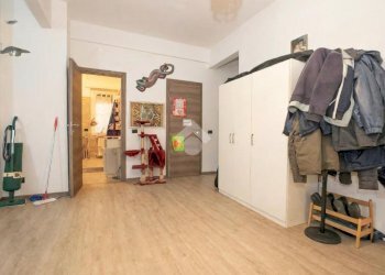 Four-room apartment Via Tortona, Genova (neighborhood Marassi) - photo 3