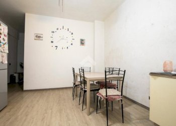Four-room apartment Via Tortona, Genova (neighborhood Marassi) - photo 6