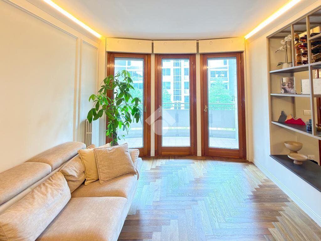 Four-room apartment Via Bruxelles, San Donato Milanese - photo 1
