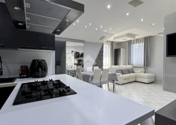 Three-room apartment Via Sandro Pertini, Cambiago - photo 19