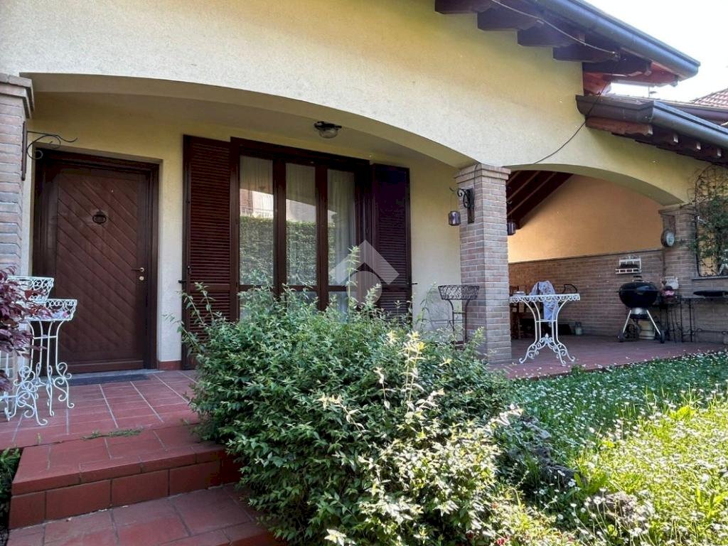 Villa Via zara, Misinto - foto 1
