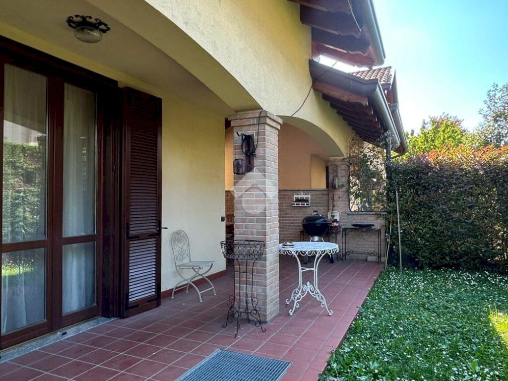 Villa Via zara, Misinto - foto 2