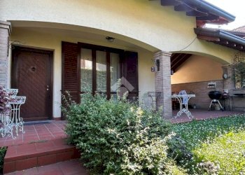 Villa Via zara, Misinto - foto 1