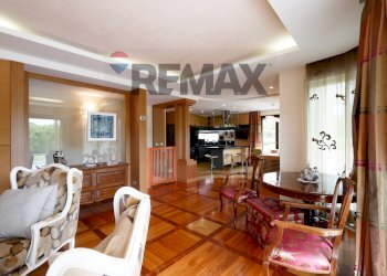 Sala da pranzo - Semi-detached house Via Madonna di Loreto
 
12, Valenzano - photo 4
