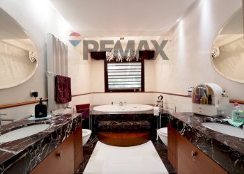 Bagno - Semi-detached house Via Madonna di Loreto
 
12, Valenzano - photo 15