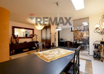 Sala da pranzo - Semi-detached house Via Madonna di Loreto
 
12, Valenzano - photo 20