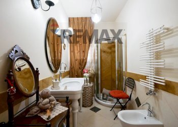Bagno - Semi-detached house Via Madonna di Loreto
 
12, Valenzano - photo 31
