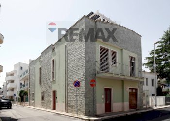 Edificio all\'aperto - Casa indipendente Via Damiano Chiesa
 
24, Bitritto - foto 1