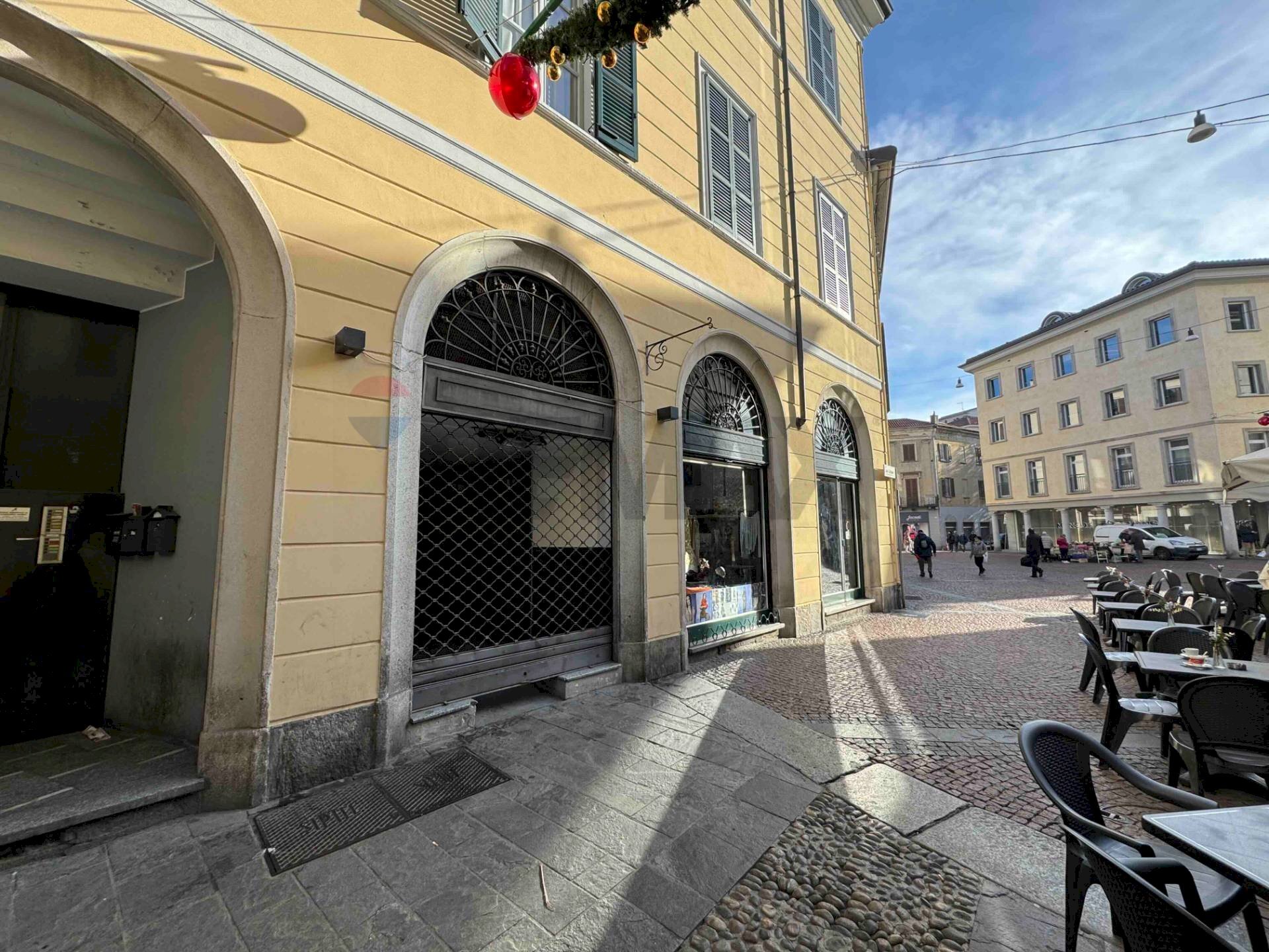 Edificio all\'aperto - Commercial Premises Via Carlo Cattaneo
 
2, Varese - photo 2
