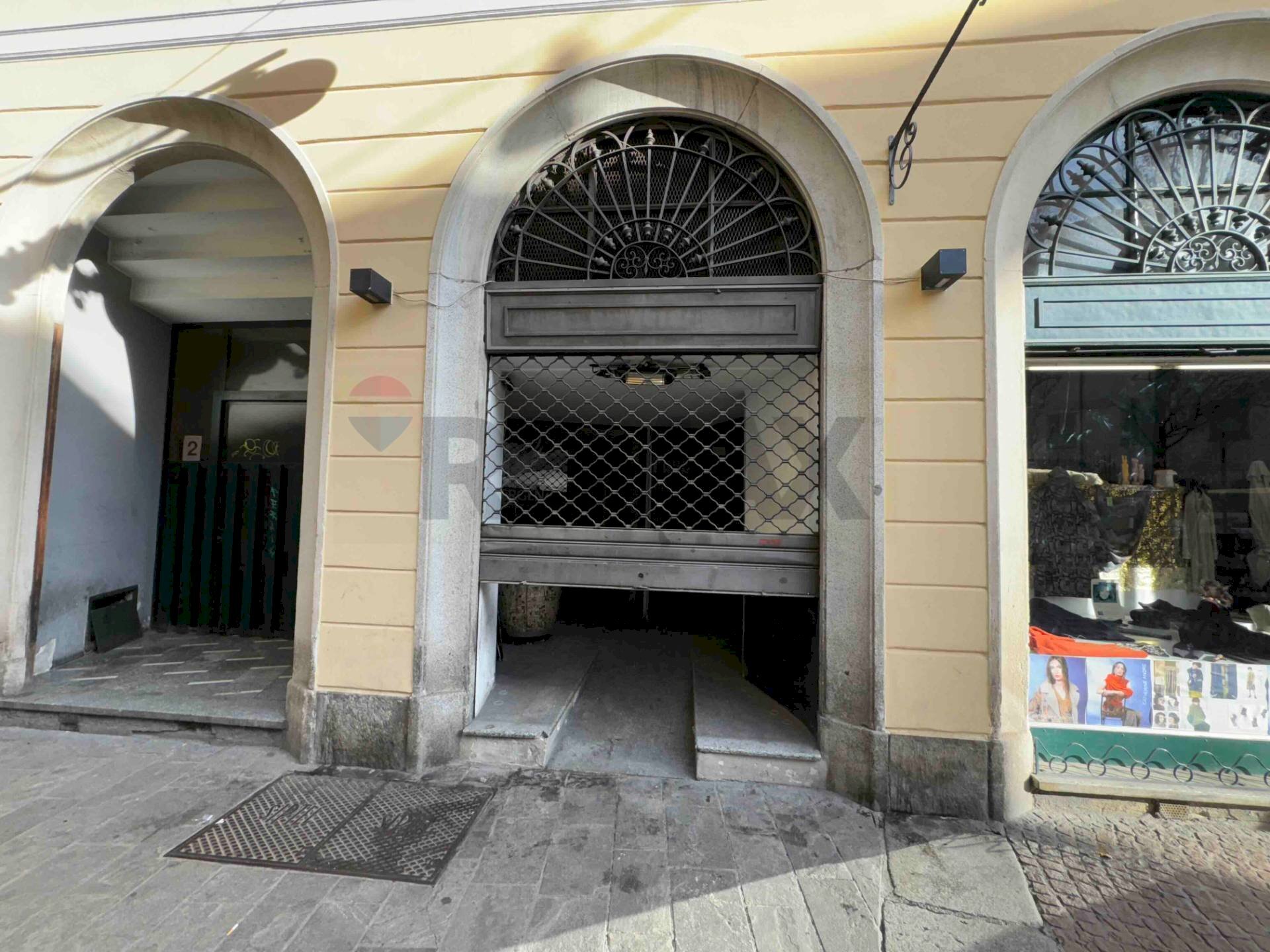 Edificio all\'aperto - Commercial Premises Via Carlo Cattaneo
 
2, Varese - photo 3