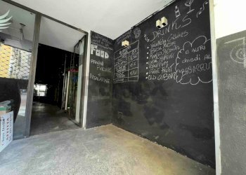 Ricezione / Lobby - Locale Commerciale Via Carlo Cattaneo
 
2, Varese - foto 6