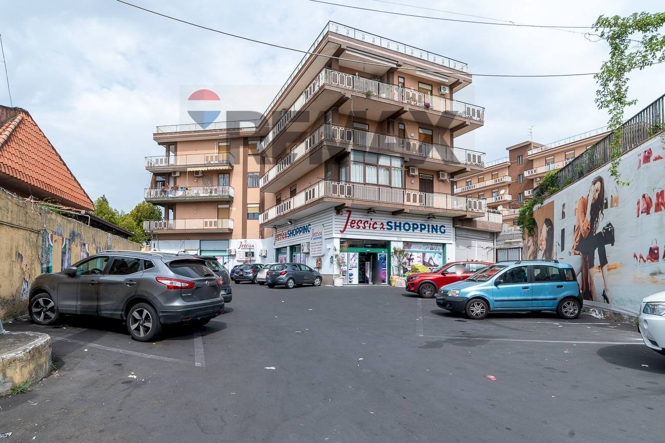Edificio all\'aperto - Locale Commerciale Via Antonio Gramsci
 
53, Gravina di Catania - foto 2