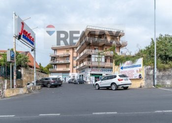 Edificio all\'aperto - Locale Commerciale Via Antonio Gramsci
 
53, Gravina di Catania - foto 1