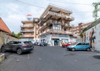 Edificio all\'aperto - Locale Commerciale Via Antonio Gramsci
 
53, Gravina di Catania - foto 2