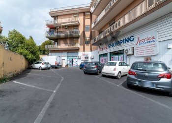 Edificio all\'aperto - Locale Commerciale Via Antonio Gramsci
 
53, Gravina di Catania - foto 4