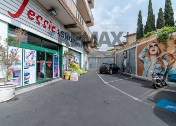 Edificio all\'aperto - Locale Commerciale Via Antonio Gramsci
 
53, Gravina di Catania - foto 5