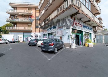Edificio all\'aperto - Locale Commerciale Via Antonio Gramsci
 
53, Gravina di Catania - foto 7