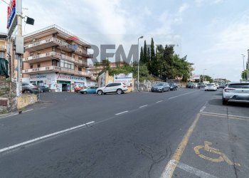 Edificio all\'aperto - Locale Commerciale Via Antonio Gramsci
 
53, Gravina di Catania - foto 11