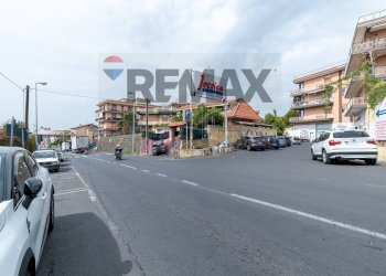 Edificio all\'aperto - Locale Commerciale Via Antonio Gramsci
 
53, Gravina di Catania - foto 12