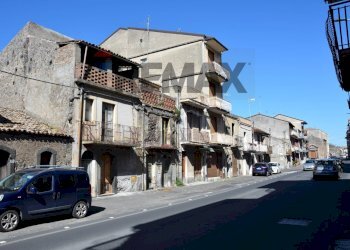 Edificio all\'aperto - Independent house Via G. Bonaventura
 
47/49/51, Randazzo - photo 4