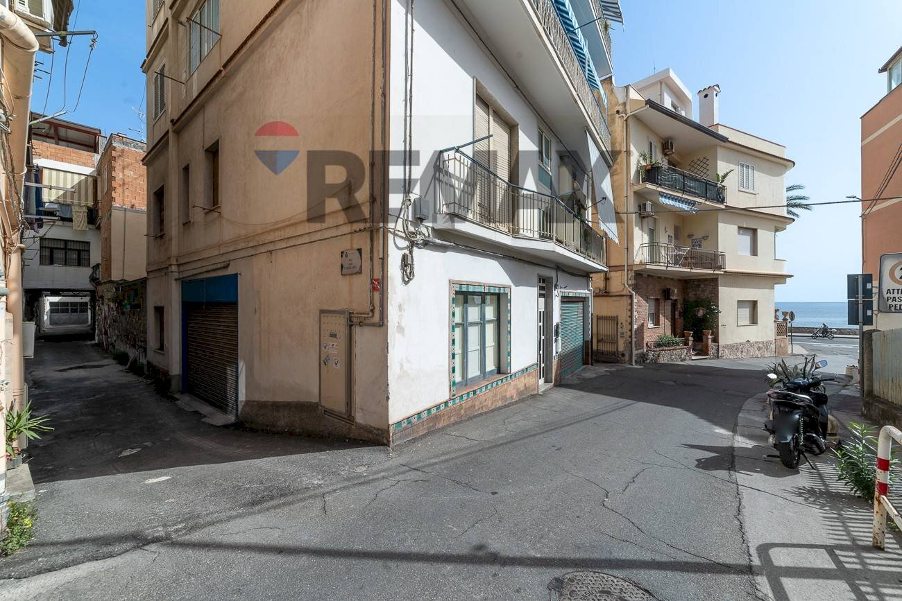 Edificio all\'aperto - Box Via San Pancrazio
 
2, Giardini-Naxos - photo 2