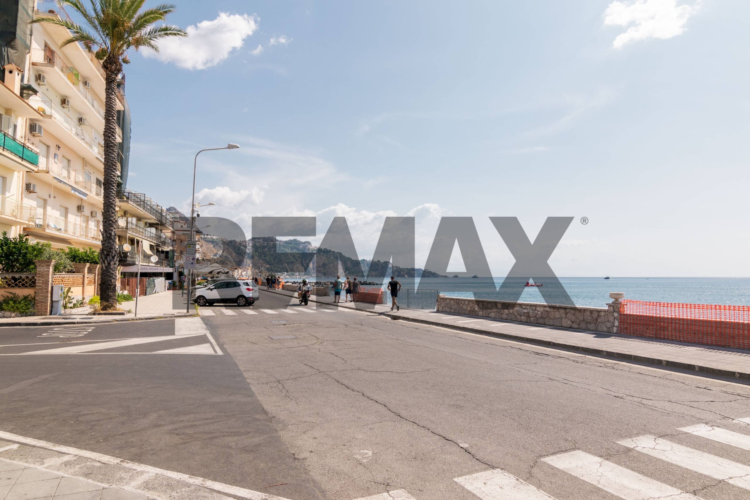 Edificio all\'aperto - Box Via San Pancrazio
2, Giardini-Naxos - foto 3