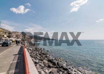 Vista dell\'acqua - Box Via San Pancrazio
 
2, Giardini-Naxos - foto 1