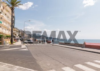 Edificio all\'aperto - Box Via San Pancrazio
 
2, Giardini-Naxos - foto 3