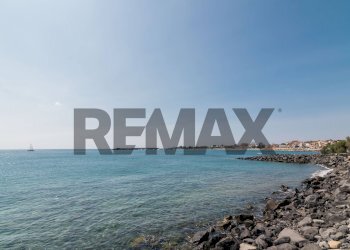 Vista dell\'acqua - Box Via San Pancrazio
 
2, Giardini-Naxos - foto 19