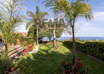 Giardino - Appartamento Via Acicastello
 
89, Aci Castello - foto 1