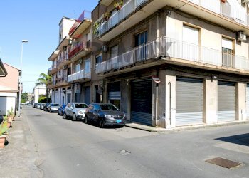 Edificio all\'aperto - Shop Via Raffaello Grasso
48, Giarre - photo 2