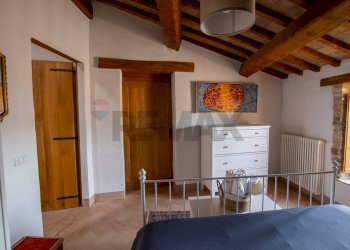 Camera / camera da letto - Two-room apartment Piazza Del Castello, Bevagna - photo 11