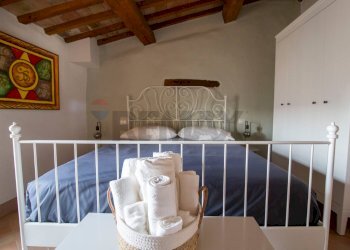 Camera / camera da letto - Two-room apartment Piazza Del Castello, Bevagna - photo 14