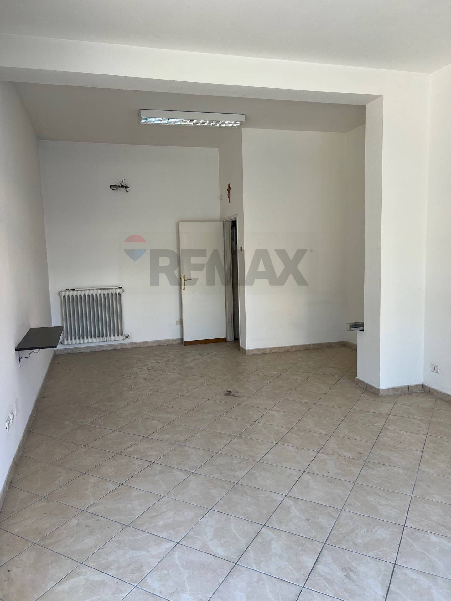 Stanza vuota - Locale Commerciale Bastia Umbra - foto 2