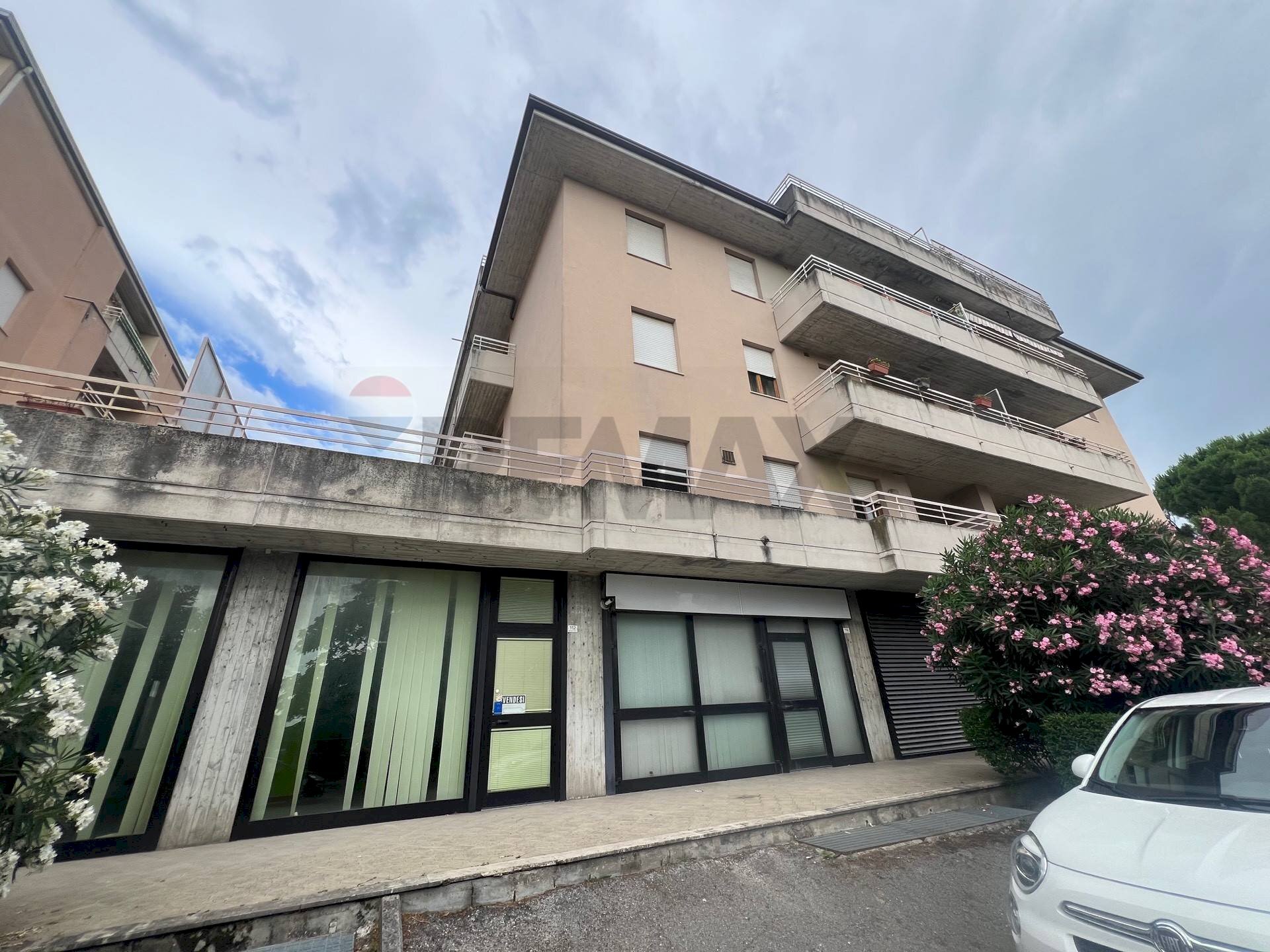 Edificio all\'aperto - Shop Via Olaf Palme
 
112, Bastia Umbra - photo 1