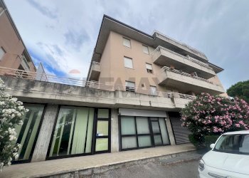Edificio all\'aperto - Shop Via Olaf Palme
 
112, Bastia Umbra - photo 1