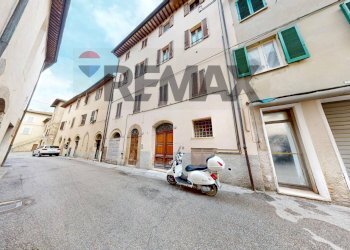 Edificio all\'aperto - Three-room apartment Via Costanza Baglioni
 
50, Cannara - photo 18