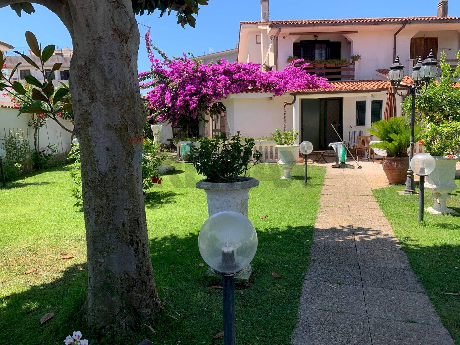 Giardino - Semi-detached house via del parco
 
26, Ardea - photo 1