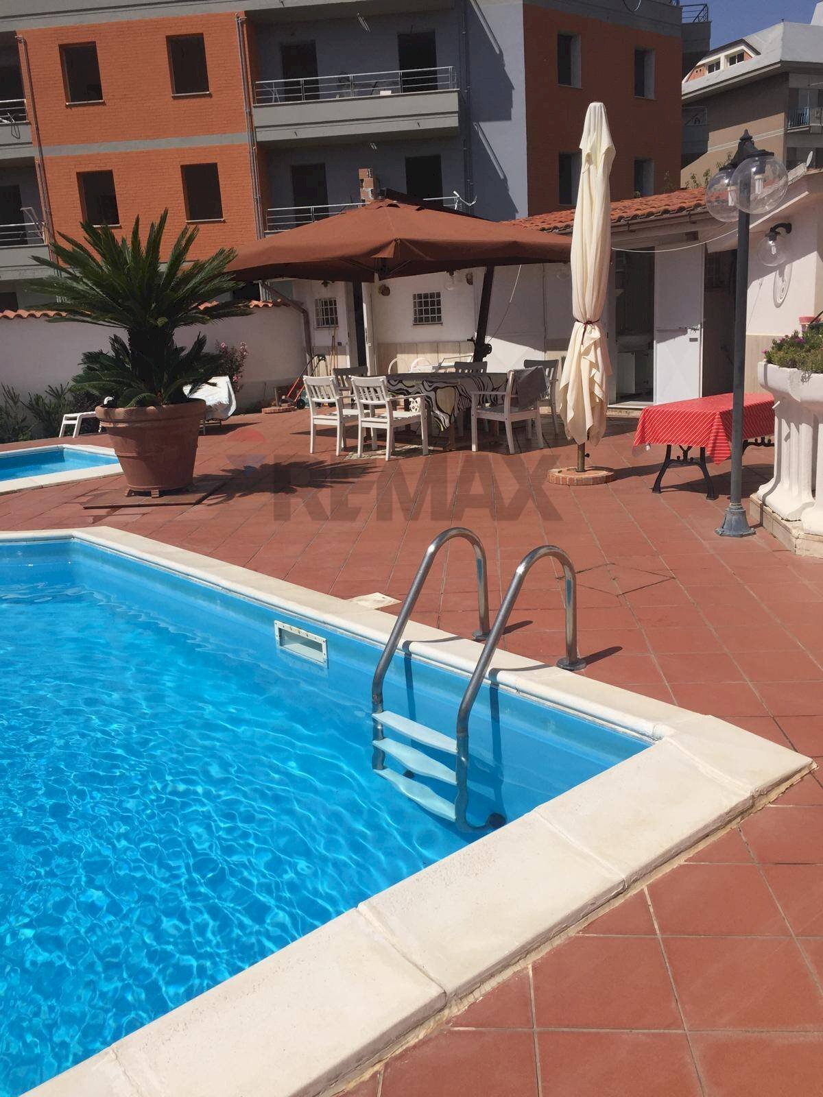Piscina - Semi-detached house via del parco
26, Ardea - photo 3