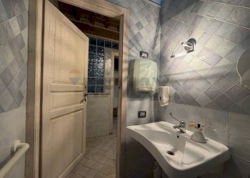 Bagno - Attività Commerciale Campi Bisenzio - foto 22