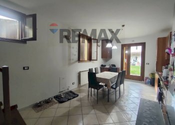 Sala da pranzo - Semi-detached house zappaterra
 
26, Copparo - photo 11