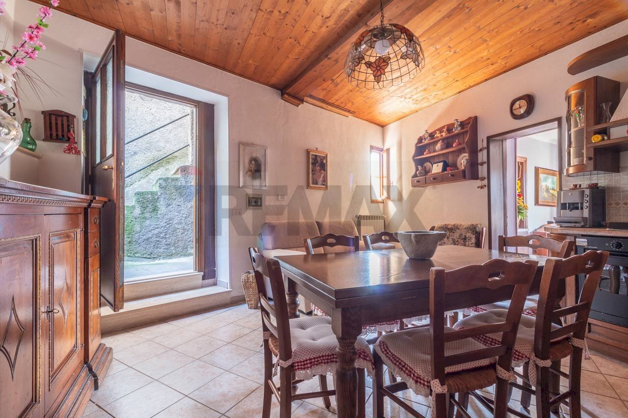 Sala da pranzo - Trilocale Via del Fiore
 
101, Ischia di Castro - planimetria 1