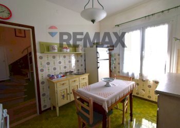 Sala da pranzo - Casa semi indipendente Strada Castello di Casola
 
23, Terenzo - foto 11