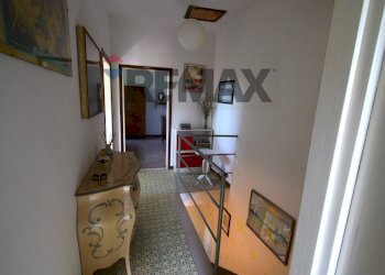 Hall / corridoio - Casa semi indipendente Strada Castello di Casola
 
23, Terenzo - foto 16